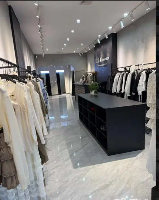 (转让)新装修，空调，货品，