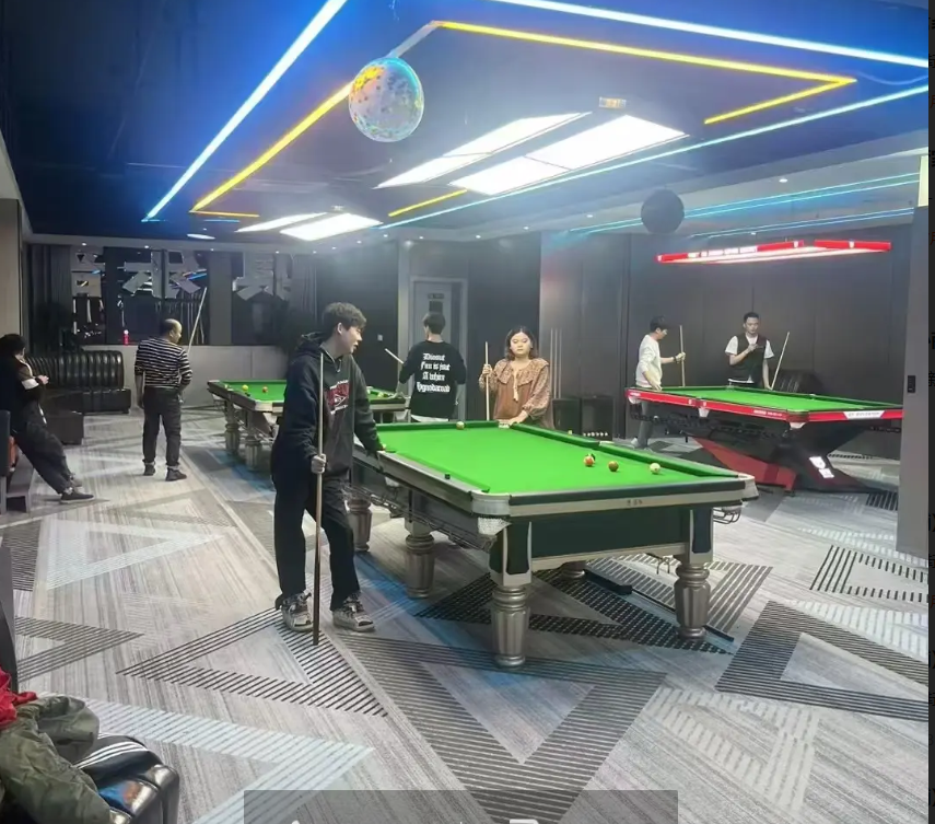 (转让)停车方便。地方宽裕。酒店进出，高端大气