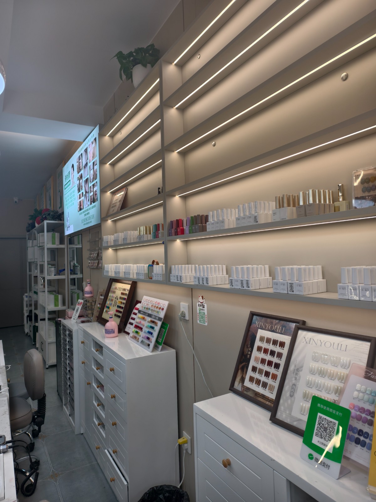 临街门面140平方美容美甲美睫店转让（全新装修）