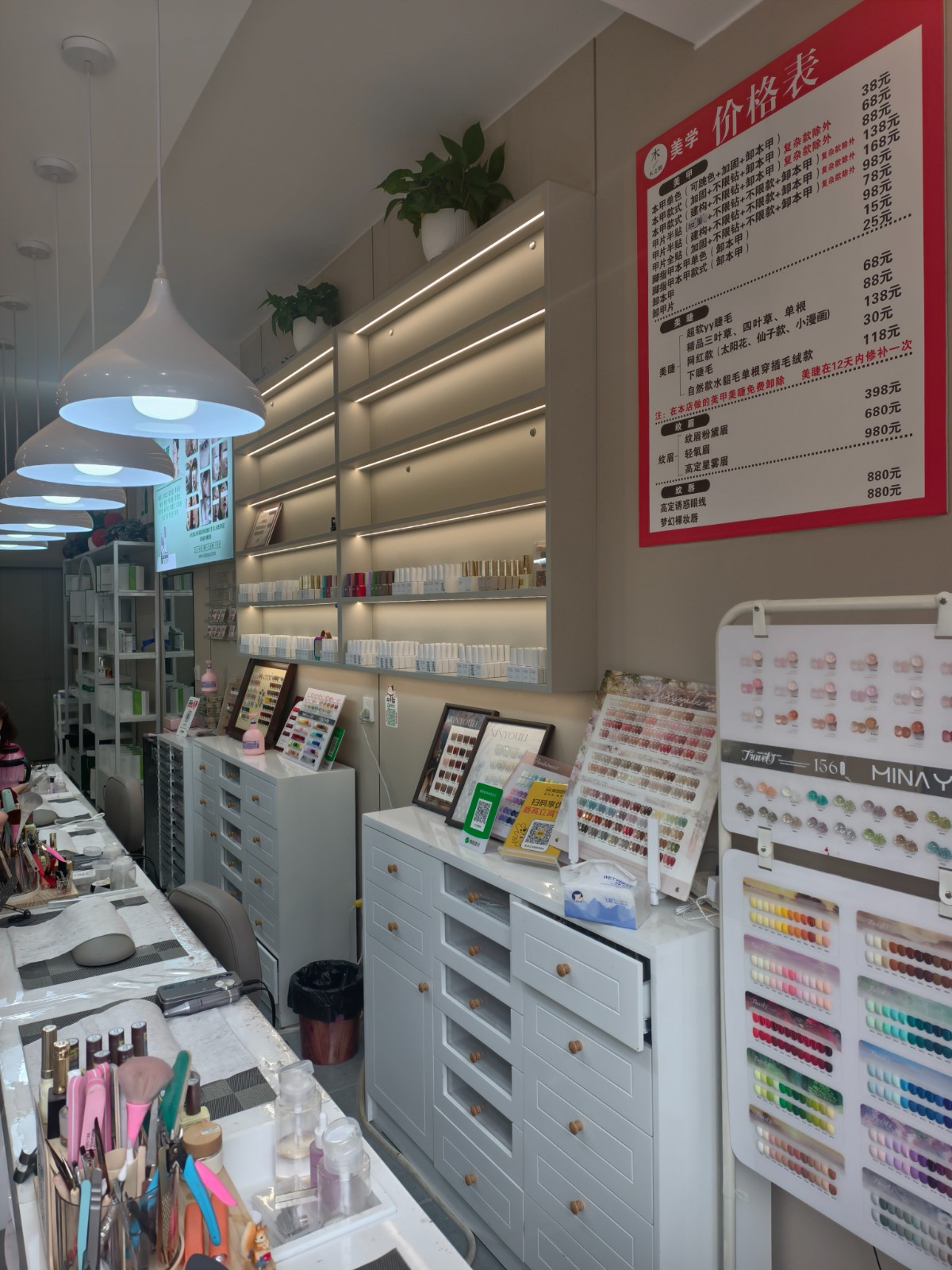 临街门面140平方美容美甲美睫店转让（全新装修）