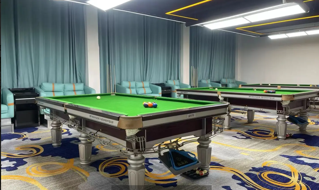 (转让)台球室转让，面积200平两张养氏银腿三张普台，两间包房