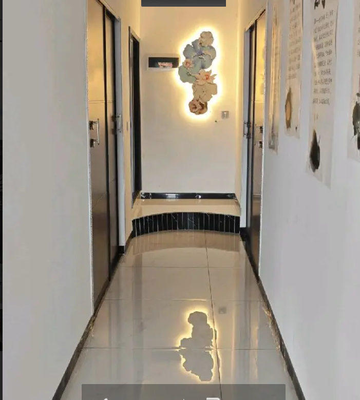 (转让)有两个包房共5张床，一个小厨房，一个卫生间，一个杂物间