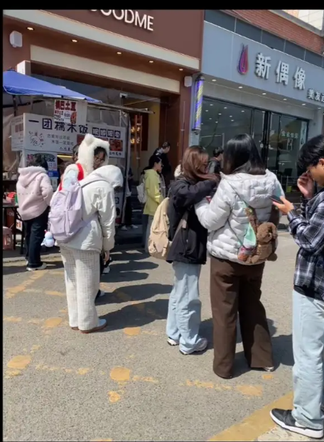 (转让)门面位置很好，在大学出口旁边