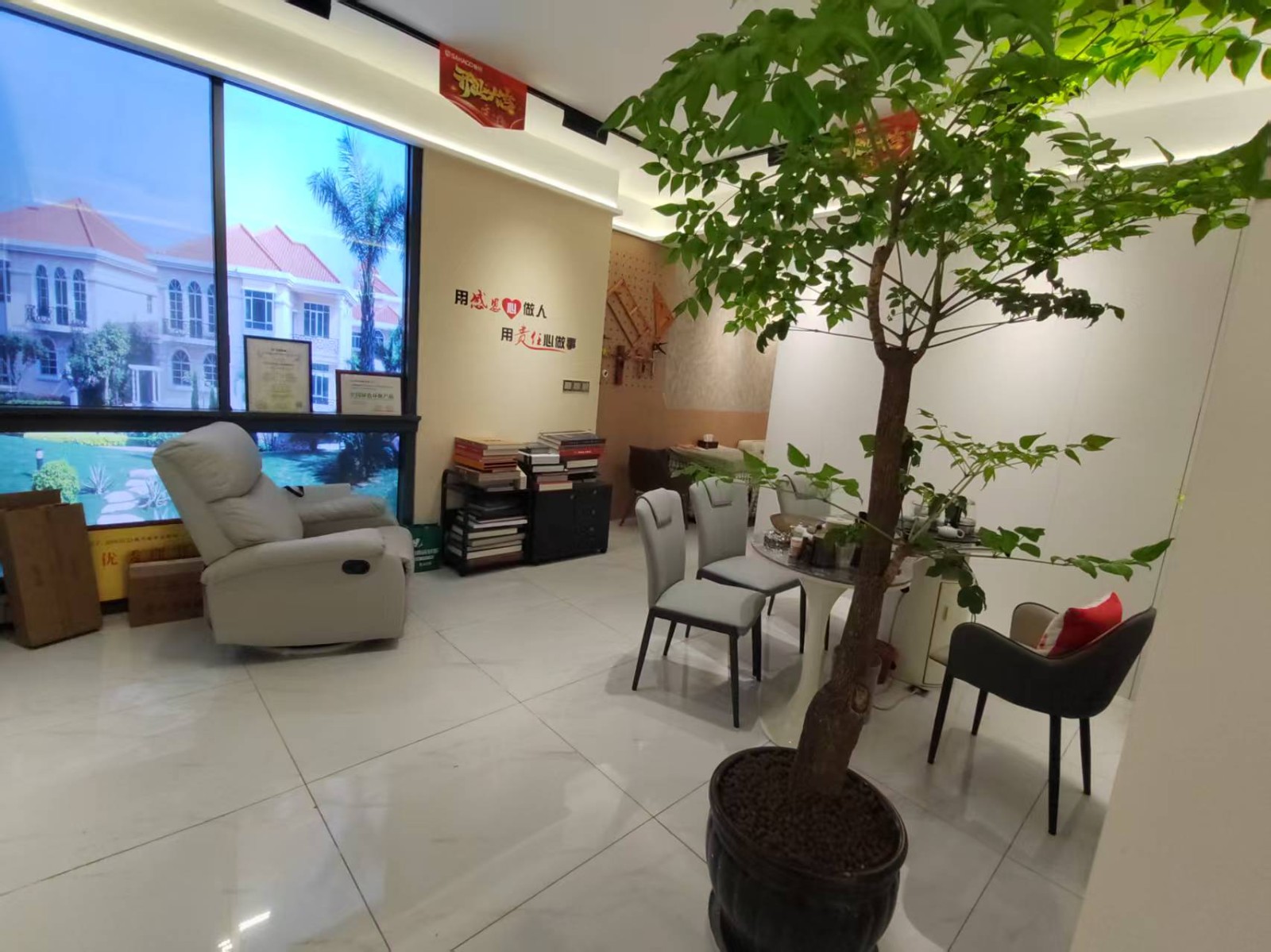 红花岗区建材市场新装的全屋定制门面转让