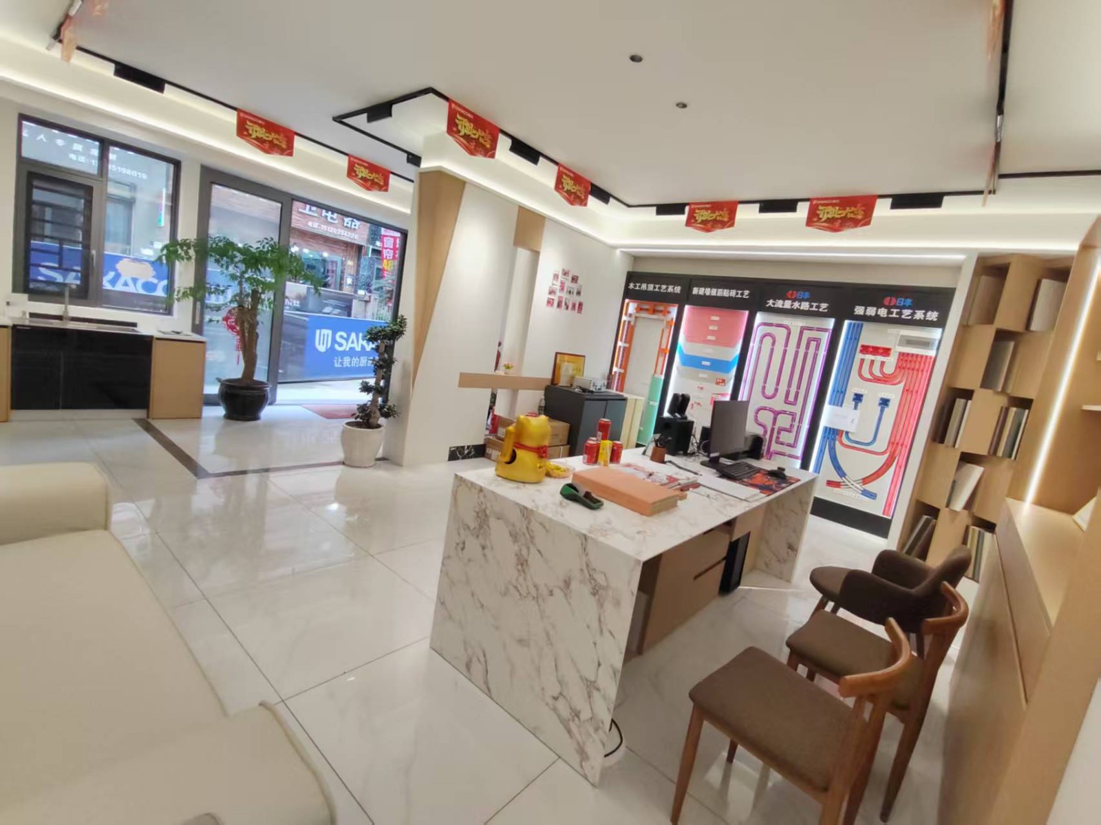 红花岗区建材市场新装的全屋定制门面转让