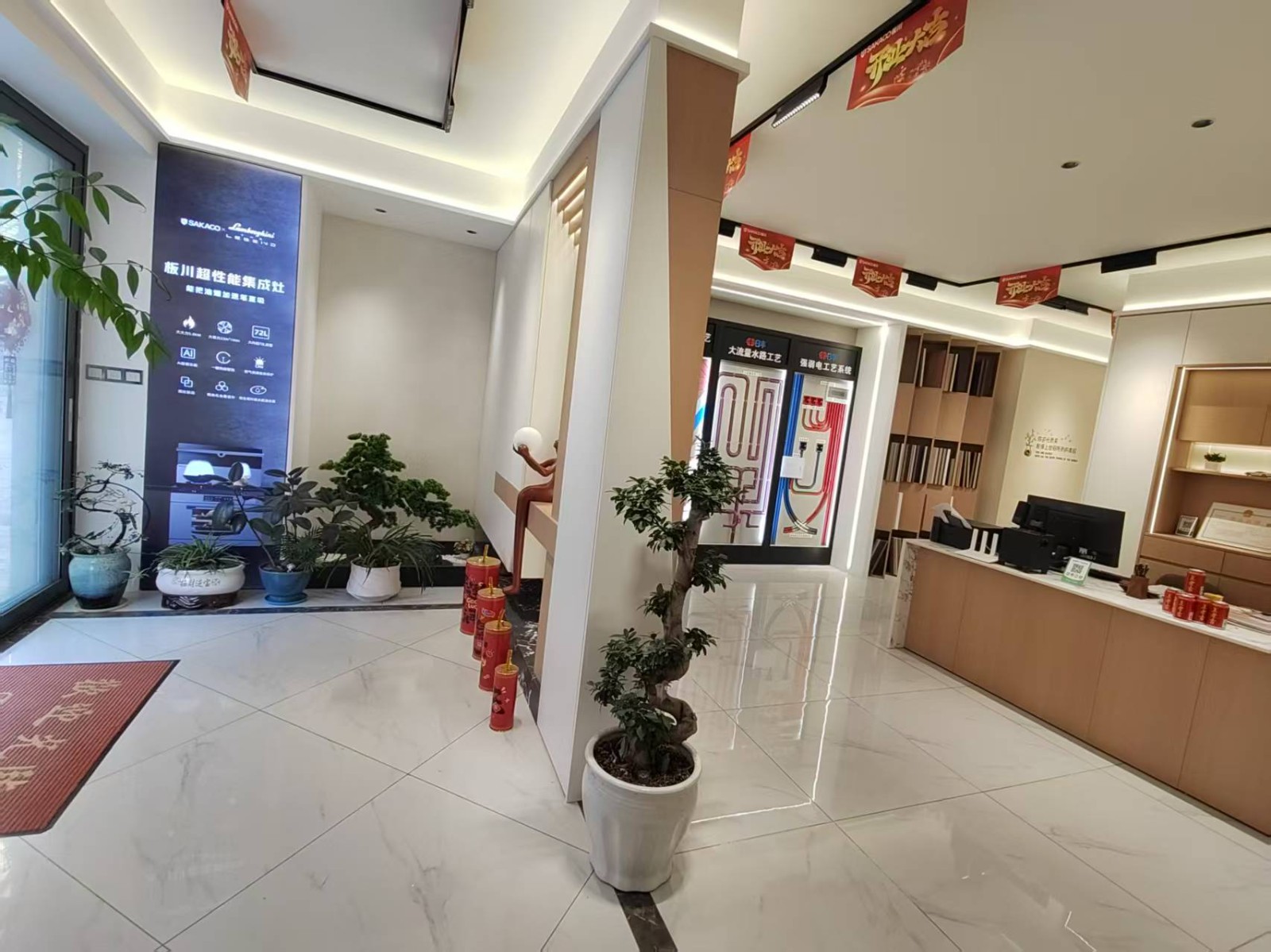 红花岗区建材市场新装的全屋定制门面转让
