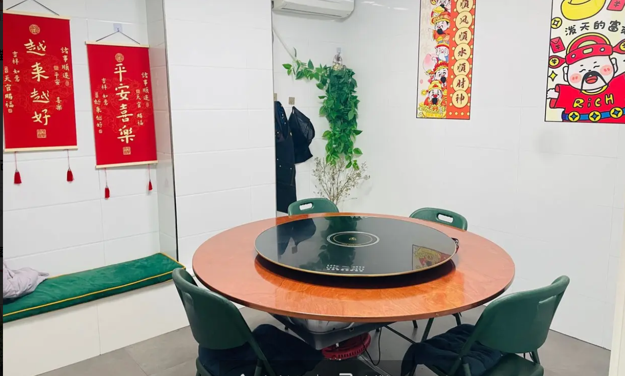 (转让)餐馆转让，可堂食，可外卖。感兴趣可以电话联系。