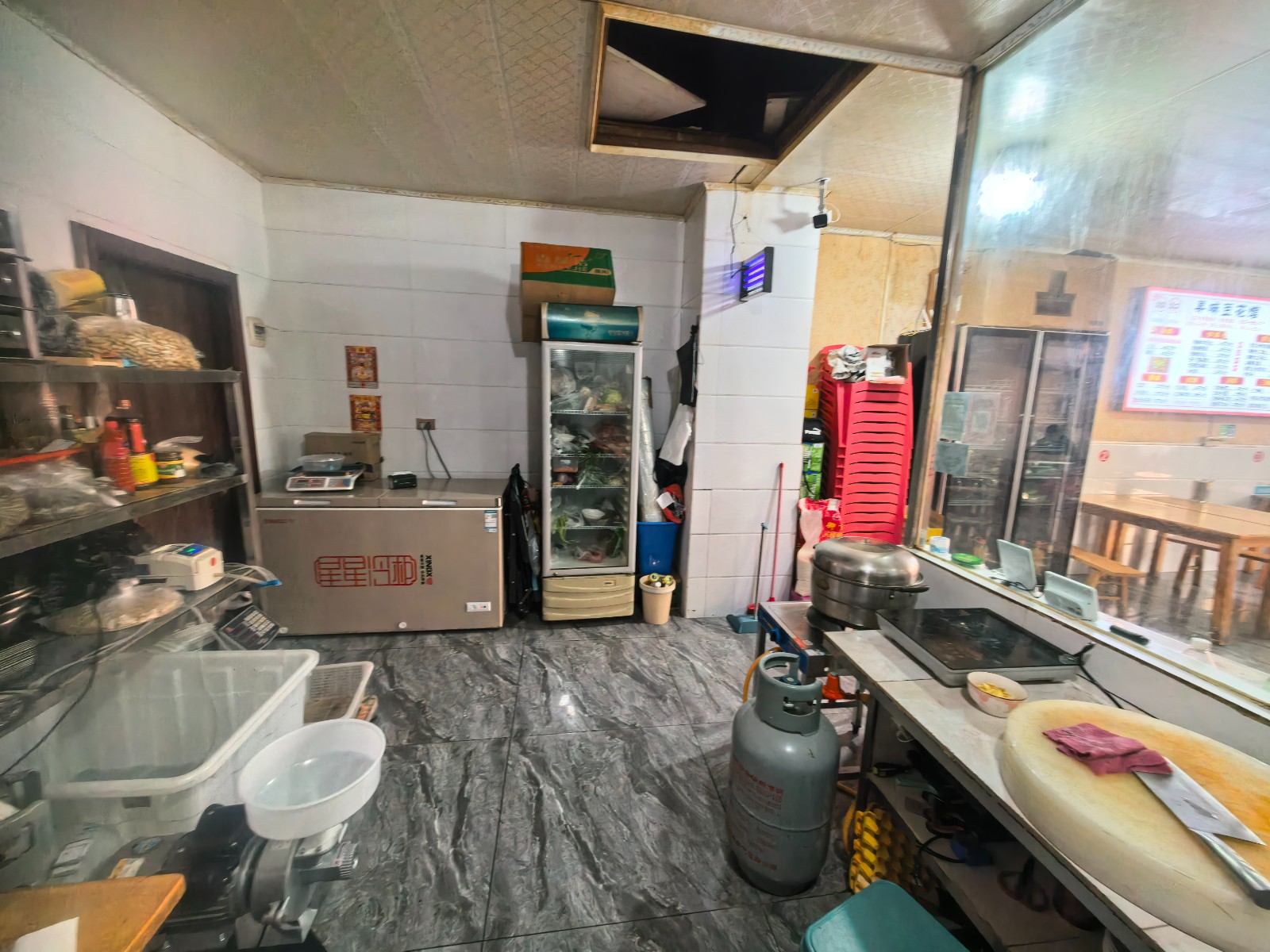 仁怀十字路口超大外摆区店铺转让