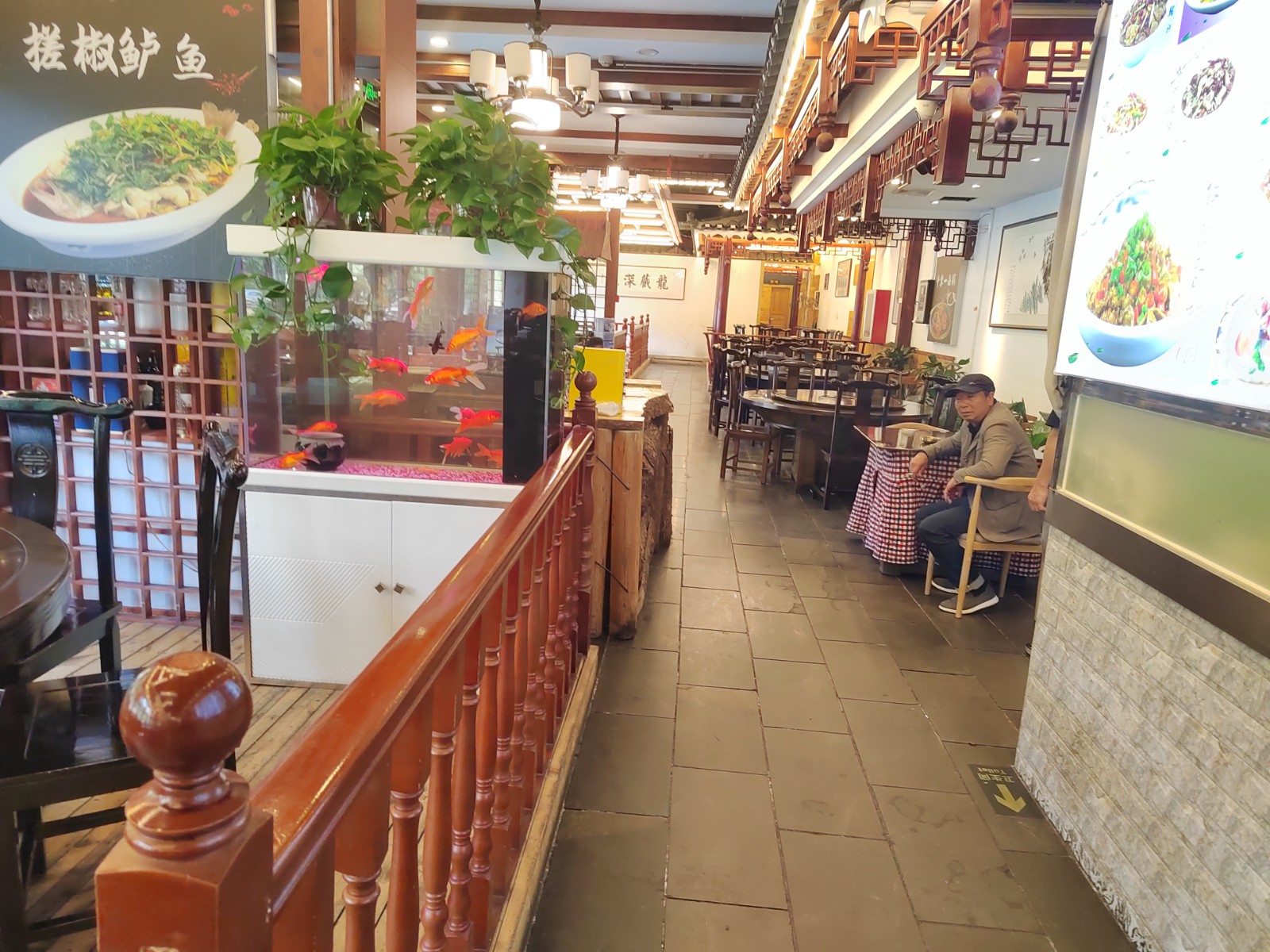 播州区遵南大道临街大型餐饮店低价急转
