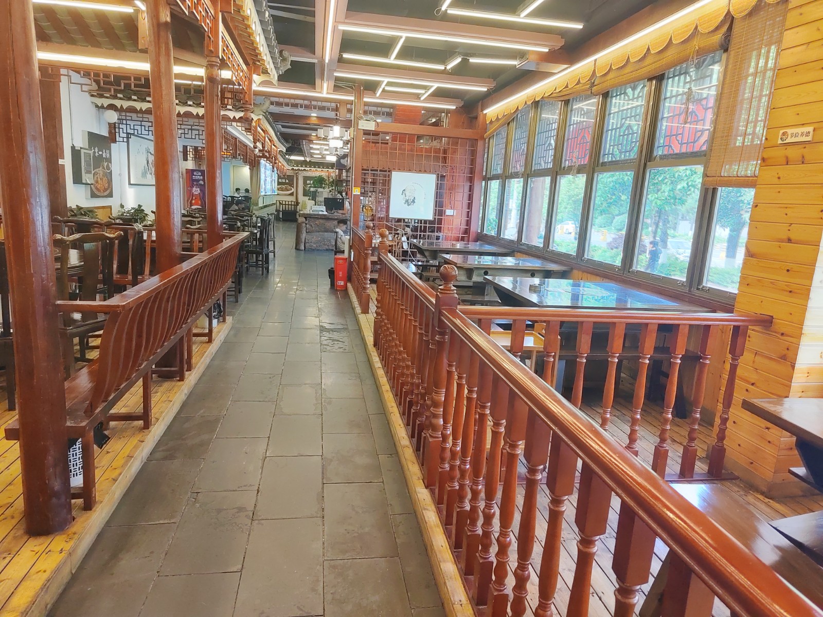播州区遵南大道临街大型餐饮店低价急转