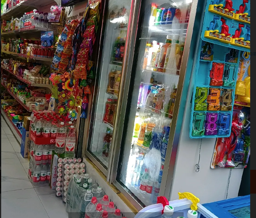 (转让)大连路人流量大烟酒、零食店转让。由于本人工作原因忍痛转让。
